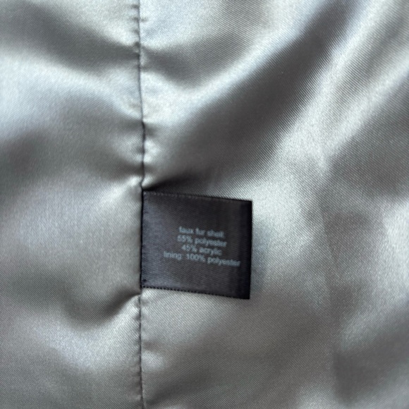 The Limited Faux Fur Vest - Picture 3 of 4